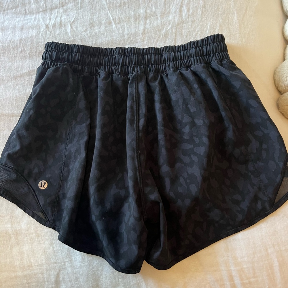 Lululemon shorts hotty hot low rise size 4
